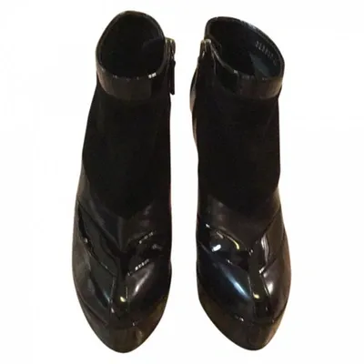 Pre-owned Gucci Leather Boots In Black