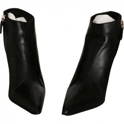 Pre-owned Gucci Leather Boots In Black