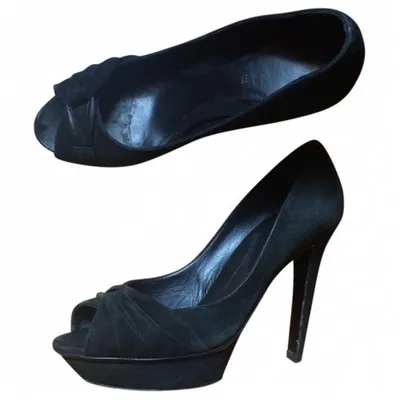 Pre-owned Sergio Rossi Heels In Black