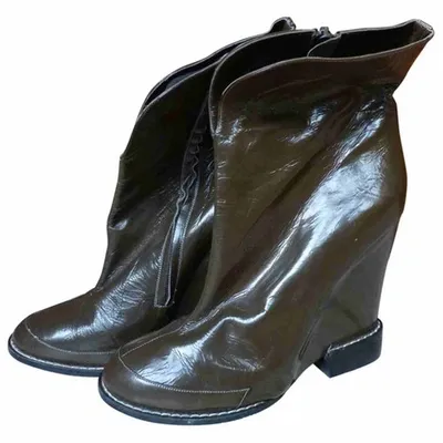 Pre-owned Chloé Patent Leather Ankle Boots In Khaki