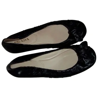 Pre-owned Prada Leather Varnish Ballet Flats In Black