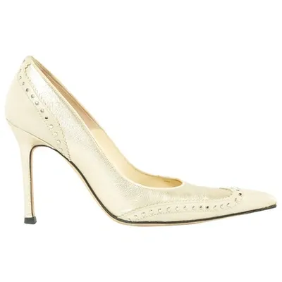 Pre-owned Versace Leather Pumps In Gold