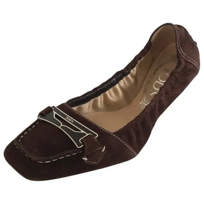 Pre-owned Tod's Velvet Flats In Brown