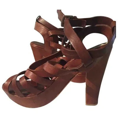 Pre-owned Lanvin Leather Sandals In Camel