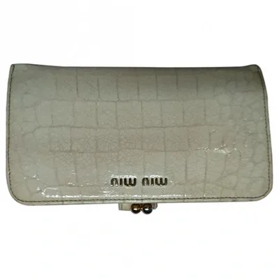 Pre-owned Miu Miu Leather Wallet In White