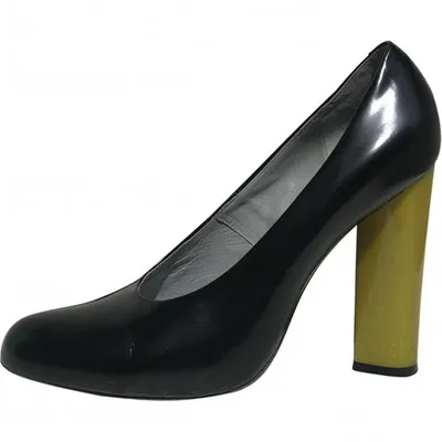 Pre-owned Marc Jacobs Leather Heels In Black