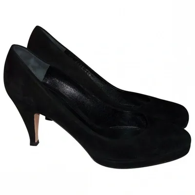 Pre-owned Gianvito Rossi Pumps In Black