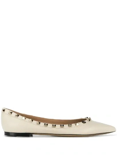 Valentino Garavani Rockstud Pointed Pumps In Neutrals