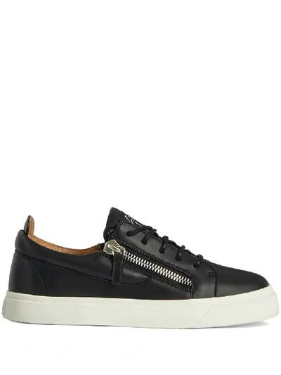 Giuseppe Zanotti Zipped Low Top Sneakers In Black