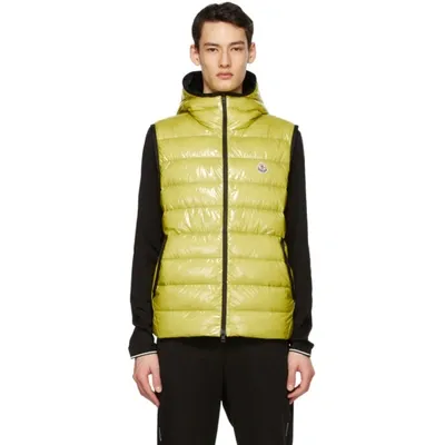 Moncler Padded Hooded Gilet Jacket In Gelb