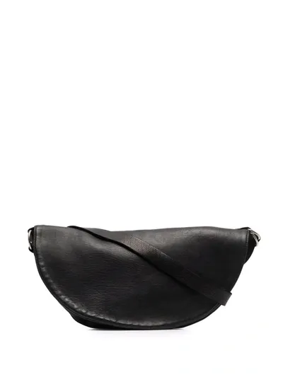 Guidi Curved Messenger Bag In Schwarz