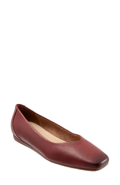 Softwalkr Vellore Flat In Dark Red