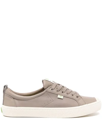 Cariuma Oca Low Leather Sneakers In Cloud Grey