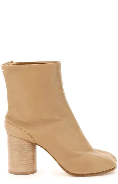 Maison Margiela Tabi Ankle Boots In 驼色