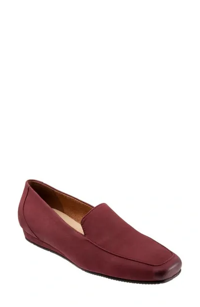 Softwalk Vista Loafer In Dark Cherry Nubuck