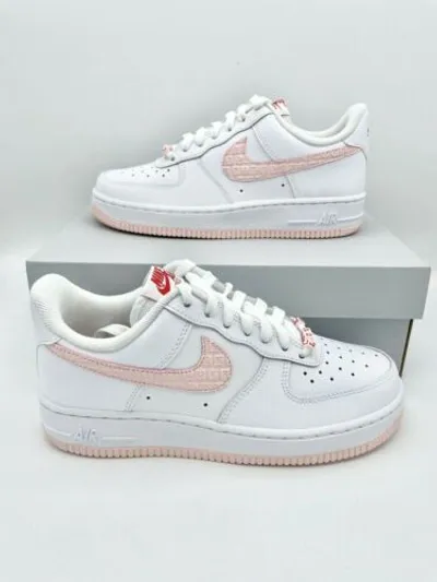 Pre-owned Nike Air Force 1 Valentine's Day 2022 Weiss Rosa Dq9320-100 Damen Schuhe 37,5-43