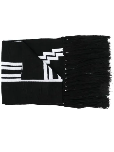 Marcelo Burlon County Of Milan Contrasting Stripe-print Knit Scarf In Schwarz