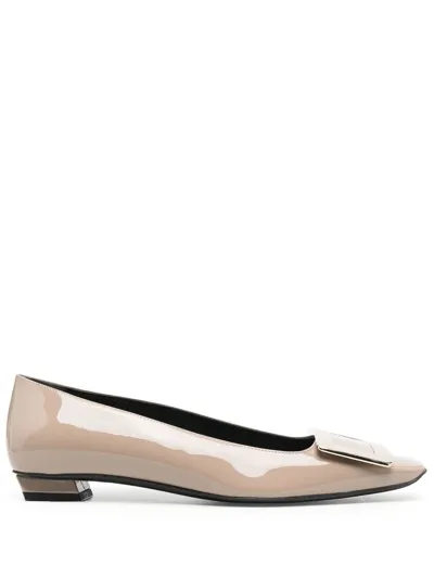 Roger Vivier 25mm Belle Vivier Patent Leather Pumps In Beige