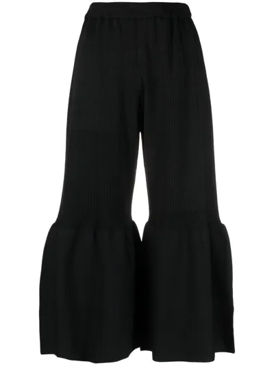 Cfcl Fluted Cropped Knitted Trousers In Schwarz