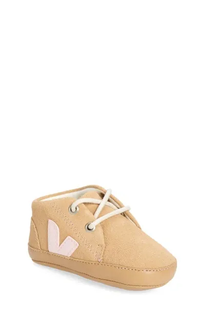 Veja Kids' Crib Sneaker In Desert Petale