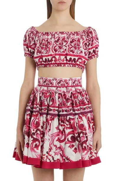 Dolce & Gabbana Off-the-shoulder Majolica-print Cotton Cropped Top In White,fuchsia