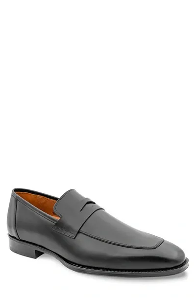 Mezlan Avenue Penny Loafer In Black