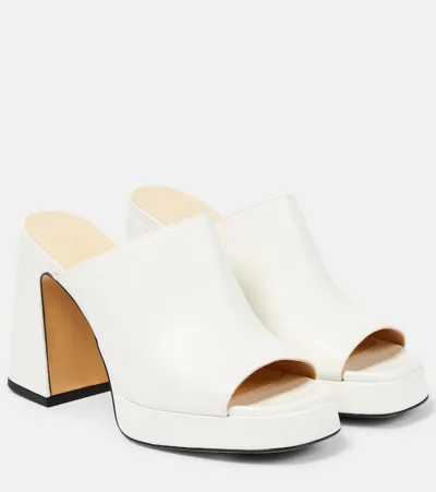 Souliers Martinez Plateau-pantoletten Alba 90 Aus Leder In White