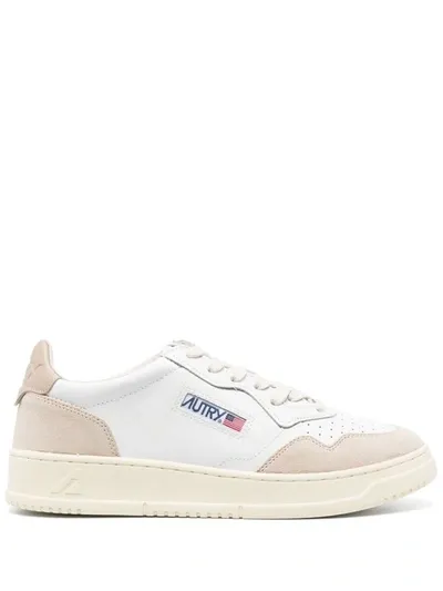 Autry Medalist Low Sneakers In White