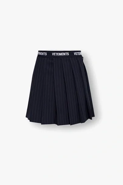 Vetements Logo Band Printed Pleated Mini Skirt In Black