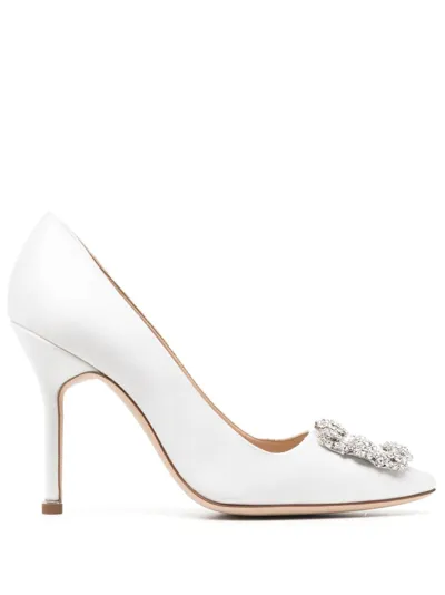 Manolo Blahnik Hangisi Satin Pumps In Weiss