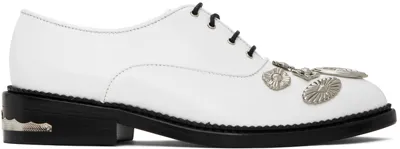 Toga White Embellished Oxfords In Aj1305 -white Polido