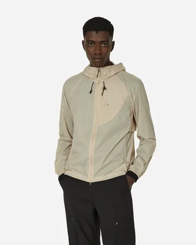 Roa Over Packable Windbreaker In White Reflective