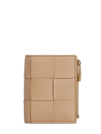 Bottega Veneta Bifold Zipped Wallet In Brown