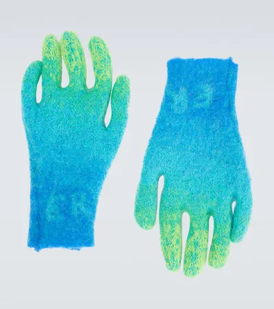 Erl Logo-intarsia Gradient Knitted Gloves In Blue