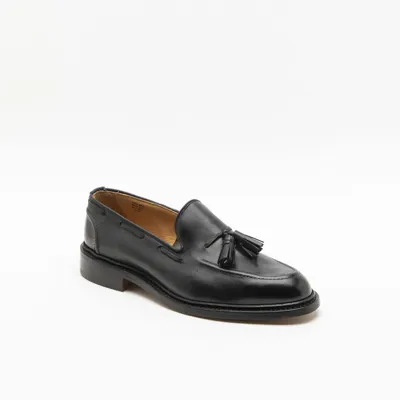 Tricker's Elton Black Box Calf Tassels Loafer (leather Sole) In Nero