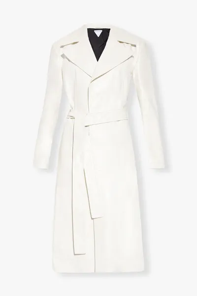 Bottega Veneta Shiny Leather Coat In White