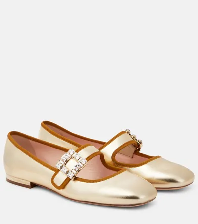 Roger Vivier Très Vivier Metallic Leather Ballet Flats In Gold