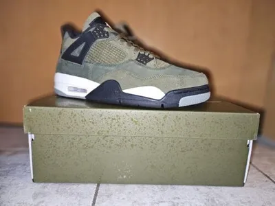 Pre-owned Nike Air Jordan 4 Retro Se Craft Olive In Grün