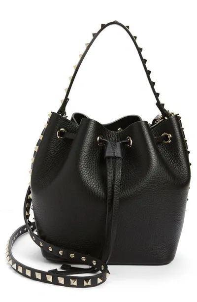 Valentino Garavani Rockstud Grainy Leather Bucket Bag In Black