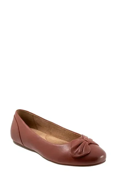 Softwalk Sofia Bow Ballet Flat In Rust