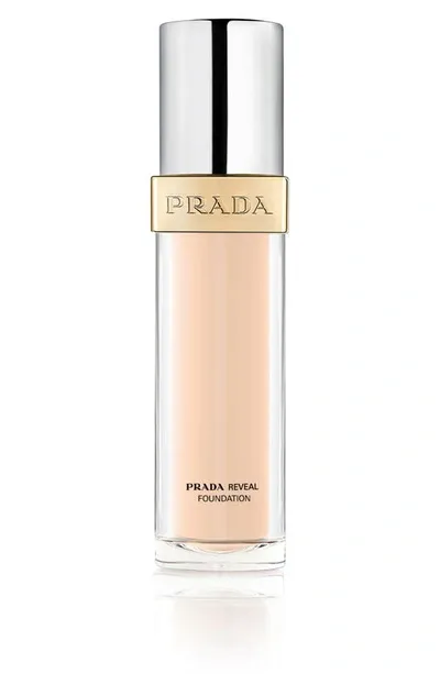 Prada Reveal Skin Optimizing Refillable Soft Matte Foundation In Lc5