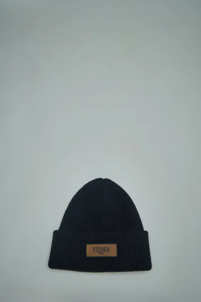 Fendi Logo Patch Beanie In Black