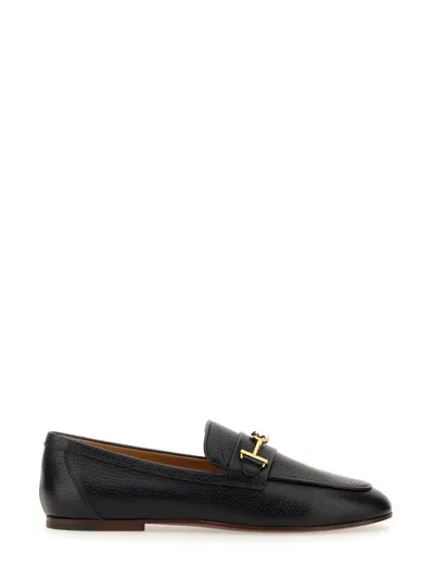 Tod's Mocassini In Pelle Con Placca Logo In Black