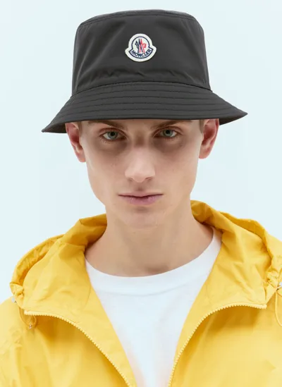 Moncler Logo Patch Bucket Hat In Black