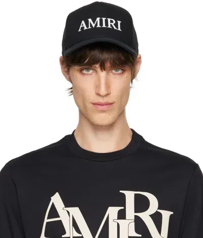 Amiri Coreコレクション ブラック  ロゴ トラッカーキャップ In Black