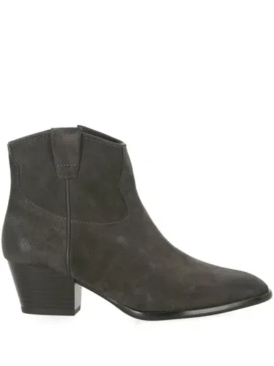 Ash Boots In Soft Mustang Black