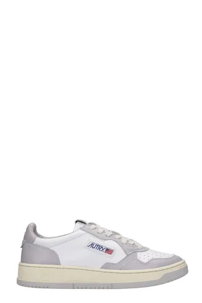 Autry 01 Sneakers In White Leather In White/grey