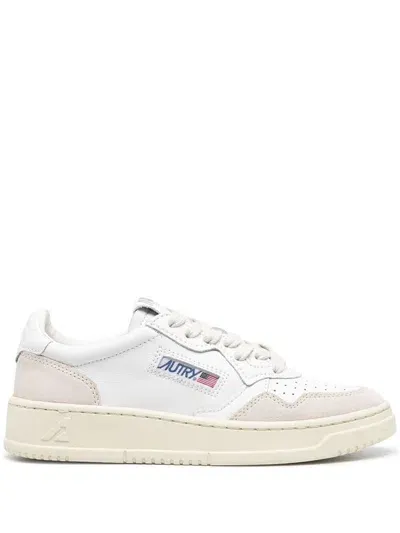 Autry Medalist Low Sneakers Shoes In White