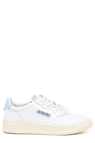 Autry Medalist Low In White