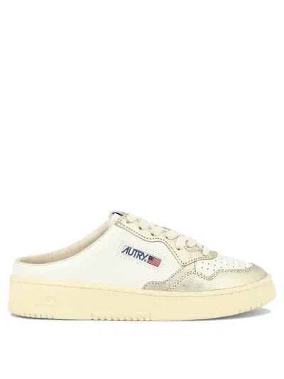 Autry Mule Low Sneakers In White And Platinum Leather